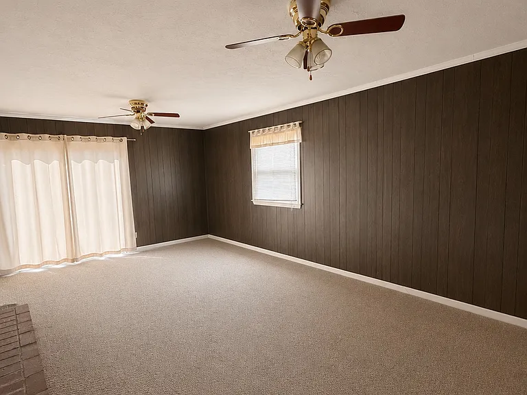212 Dauntly St — Photo 4