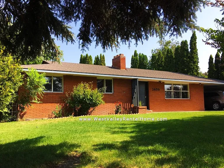 Huge lovely home with upgraded features throughout! Great neighborhood, perfect for families.