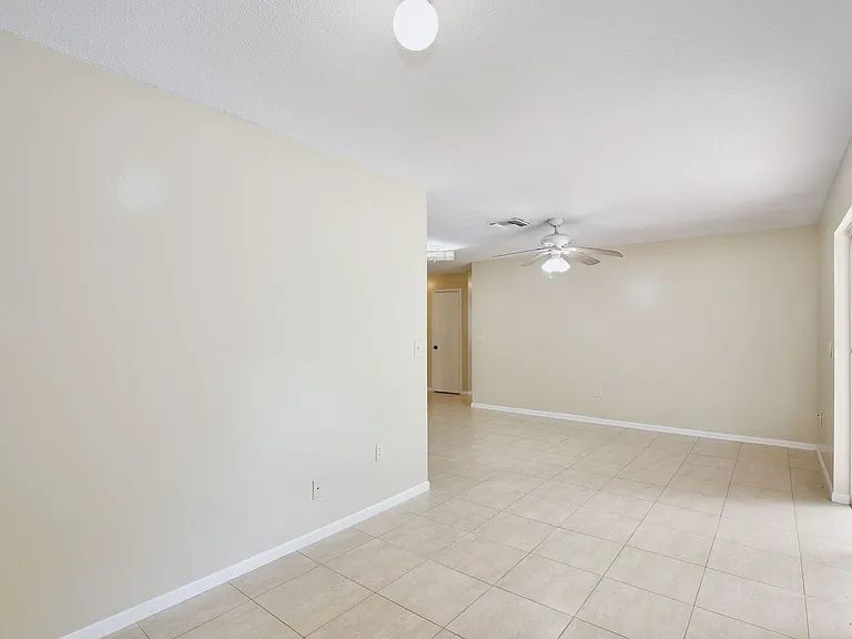 365 E Marvin Ave — Photo 7