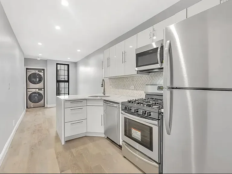 1656 De Kalb Ave #3R — Photo 4