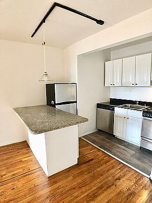 5th image of 1575 3rd Ave #5R