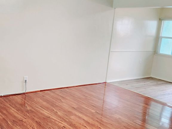 4th image of 9013 De Adalena St