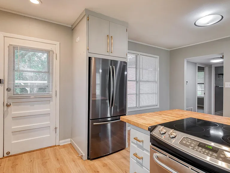 707 N Main St — Photo 11