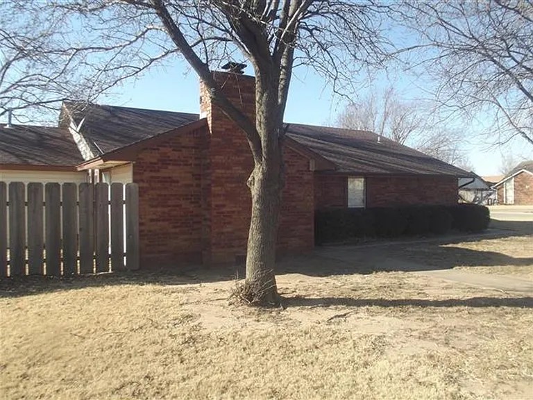 202 N Cimarron Dr — Photo 1