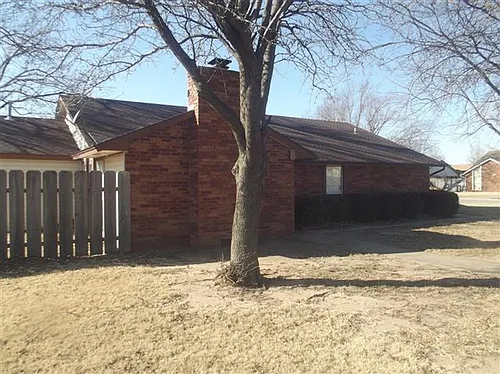 202 N Cimarron Dr Photo 1