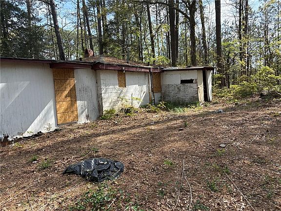 3rd image of 3282 Jonesboro Rd SE