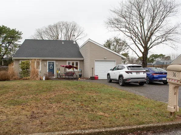 36 Narragansett Avenue, Medford, NY 11763