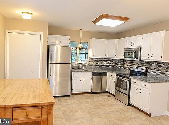 5th image of 204 Walden Dr