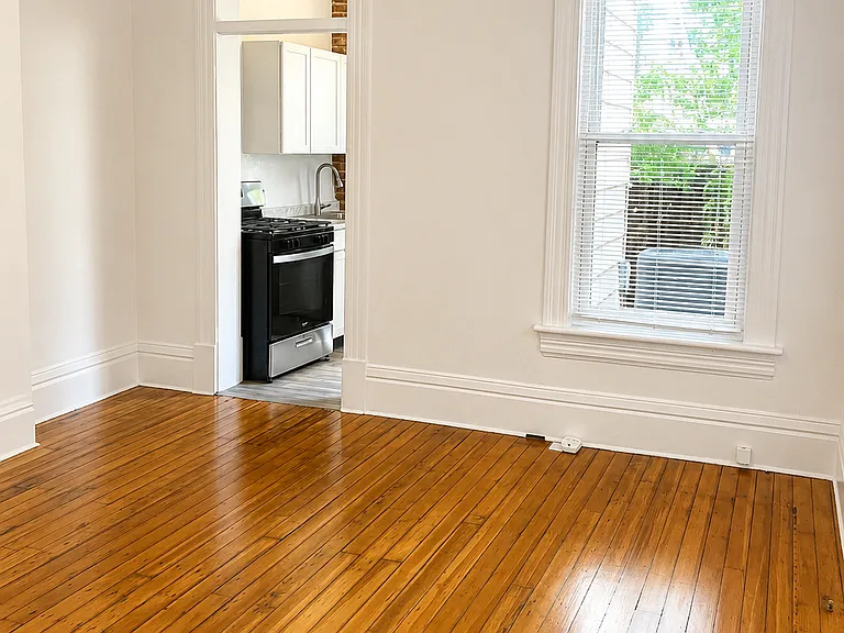 296 E Whittier St — Photo 8