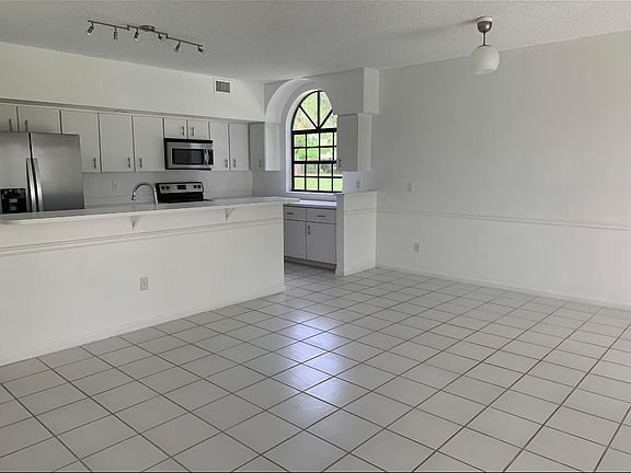 5th image of 8073 Aberdeen Dr APT 101