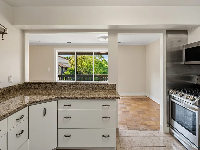 Kitchen (alt view)