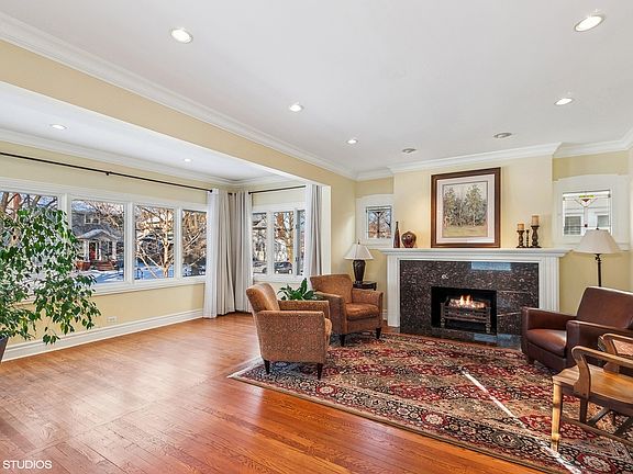 3rd image of 838 Linden Ave