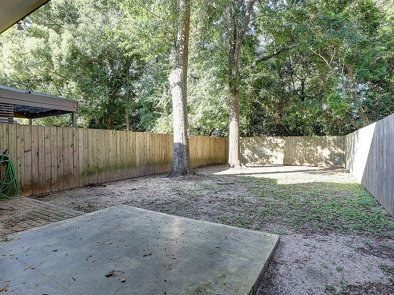 1613 W University Ave — Photo 19
