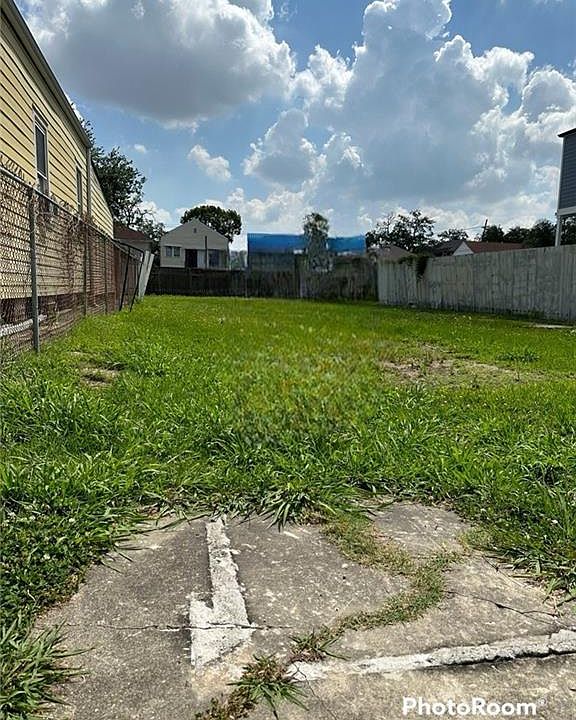 1st image of 2921 Amelia St