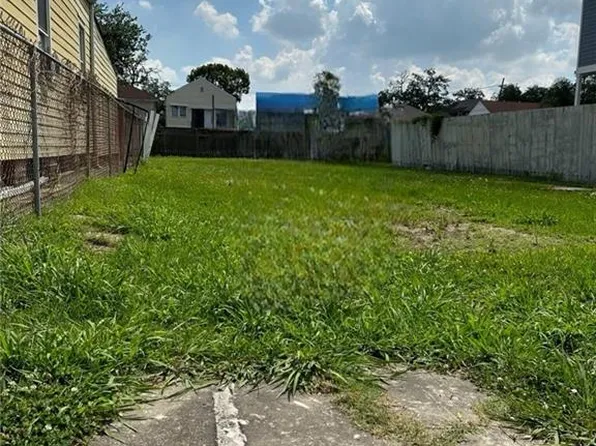 2921 Amelia St, New Orleans, LA 70115