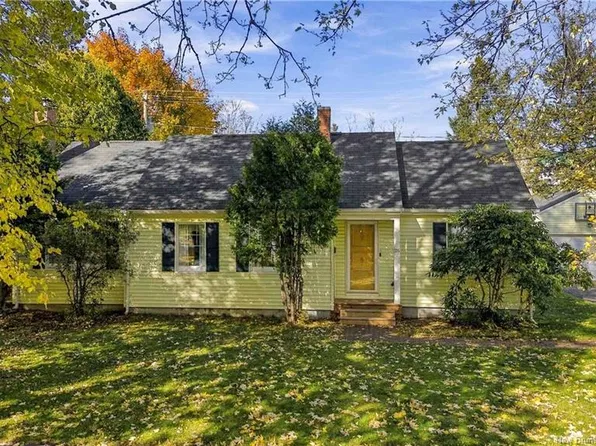 215 Parkhurst Dr, Fredericton, NB E3B 2J7
