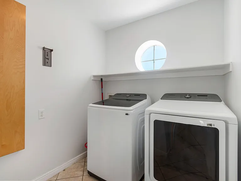 649 E Duck Creek Cir — Photo 18