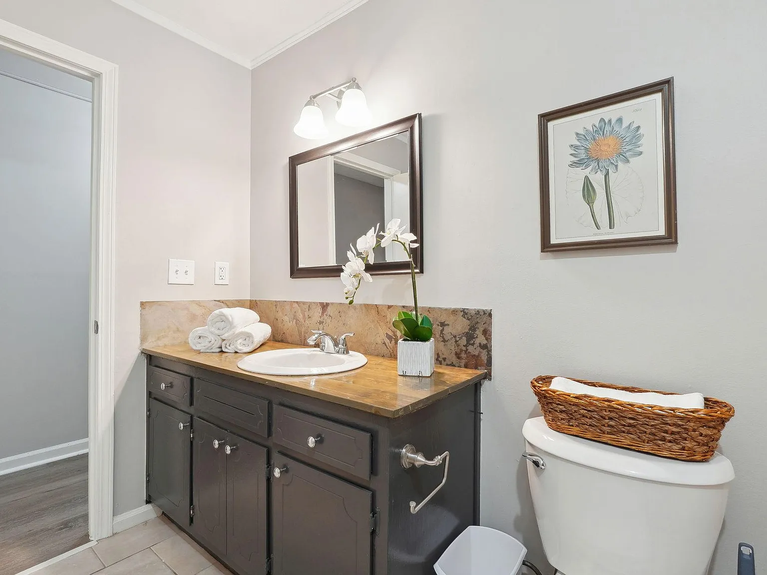 4 bed, 3.0 bath, 2376 sqft, $836 — Photo 3