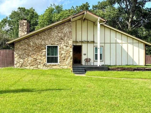 109 E Gladiola St, White Oak, TX 75693