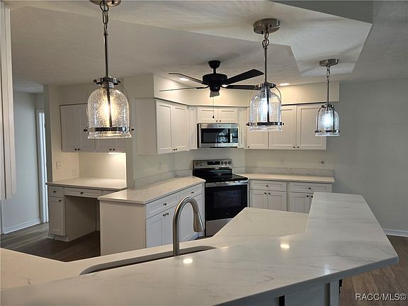4th image of 719 Balmoral Ct