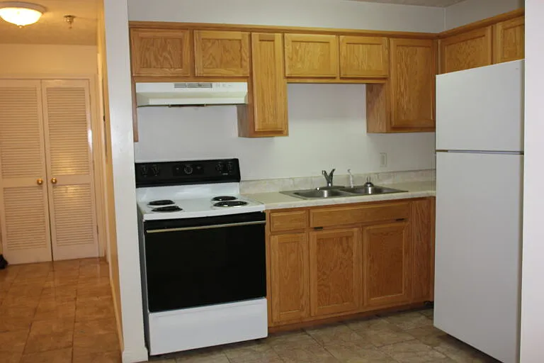 University Pointe Apartments — Photo 13