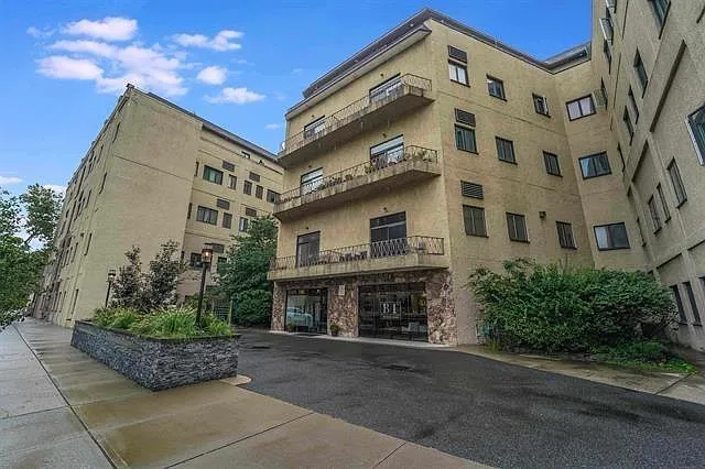75 Liberty Ave #E10