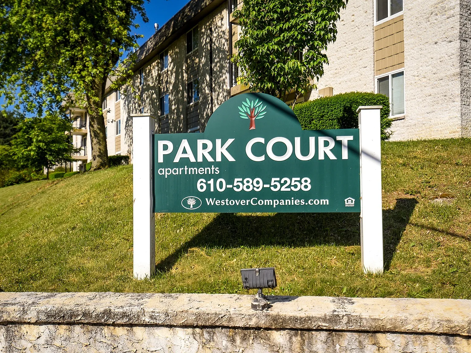 Park Court Apartments — Photo 2