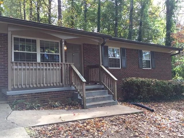 2208 Beech Valley Dr SE — Photo 1