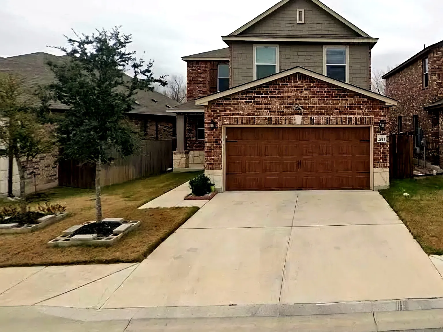 4 bed, 2305 sqft, $2,550 — Photo 2