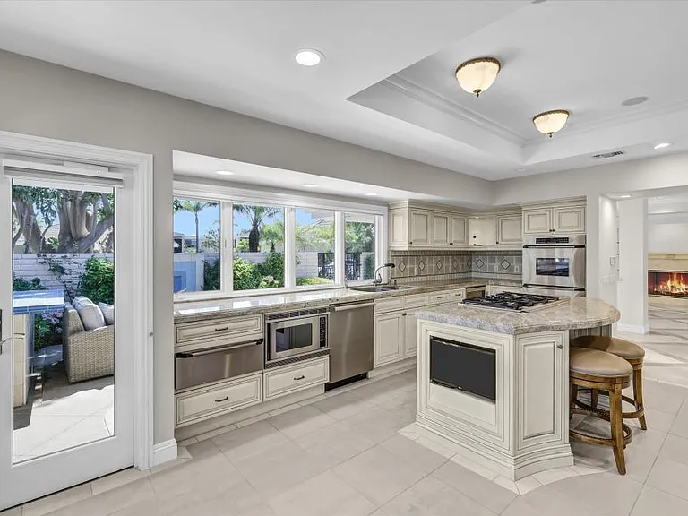 1070 Granville Dr — Photo 9
