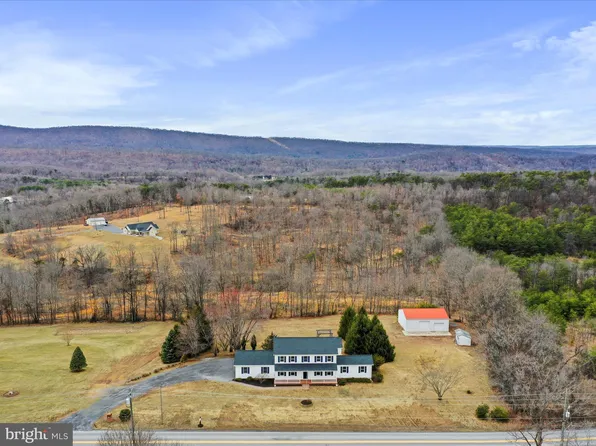 1140 Waugh Rd, Berkeley Springs, WV 25411