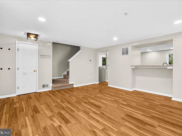 577 Quaker Ridge Ct — Photo 6