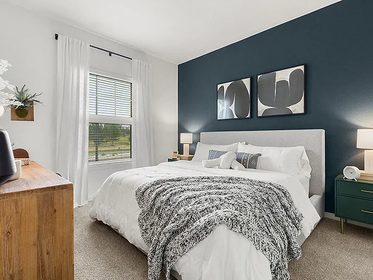 Spacious main bedroom