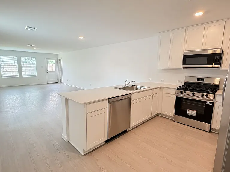 31418 Casacalenda Ln — Photo 6