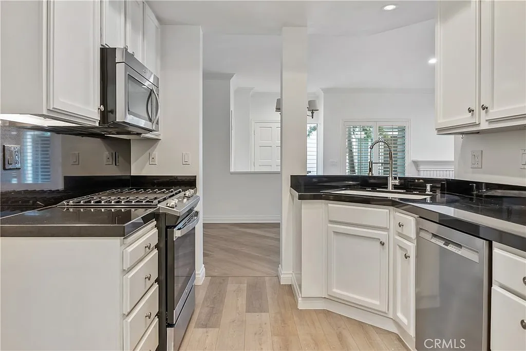2 bed, 1181 sqft, $5,000 — Photo 1