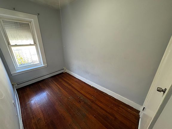 2nd image of 111 Baldwin Ave APT 3L