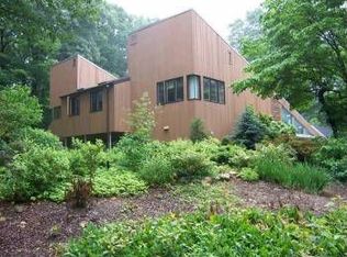 8 Harbor Ct, Mount Sinai, NY 11766