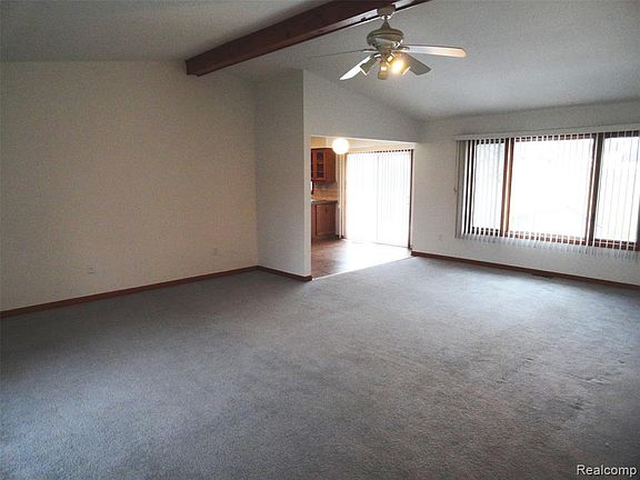 5th image of 2951 Walbridge Rd