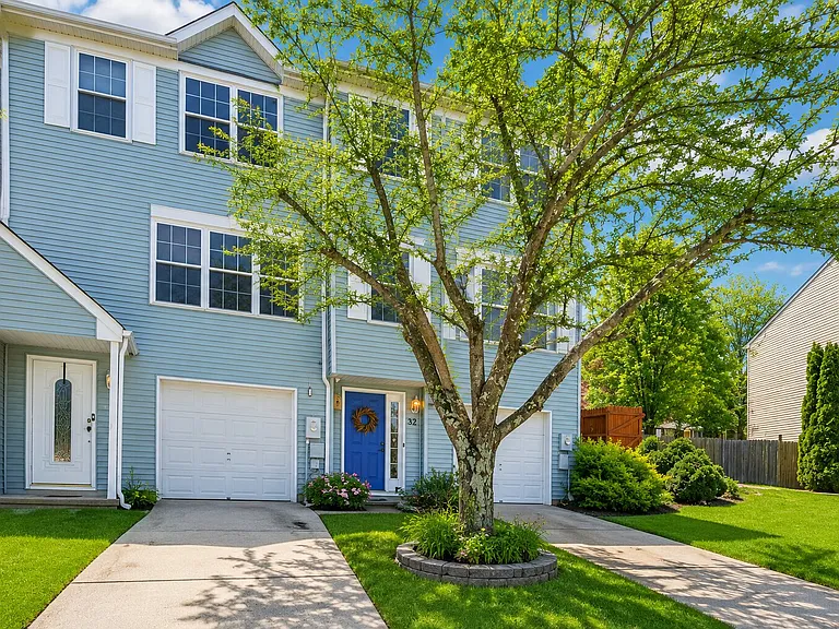 32 Mill Stream Rd — Photo 3