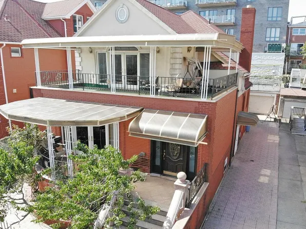 34 Amherst St #1, Brooklyn, NY 11235