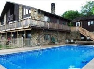 396 Blossom Hill Dr, Lancaster, PA 17601