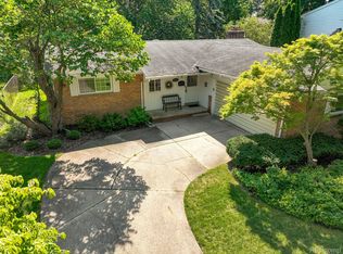 21494 Chestnut Ln, Farmington, MI