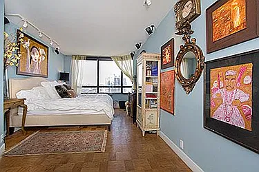 Rented by R New York