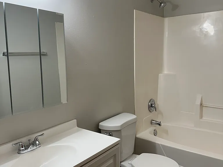 2531 N Gale St — Photo 6