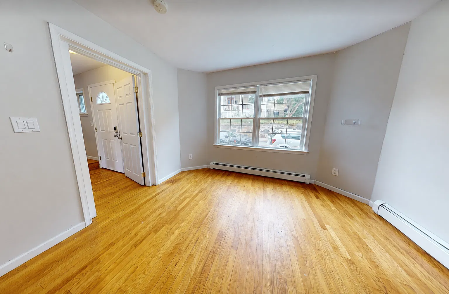 5 bed, 2.5 bath, 1237 sqft, $4,995 — Photo 2