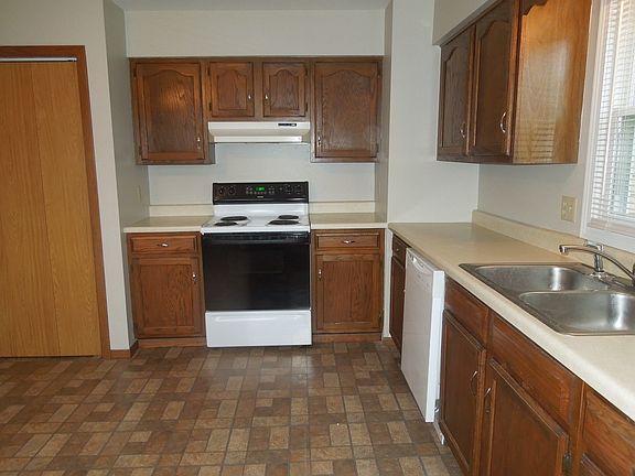 4th image of 610 Brasted Pl