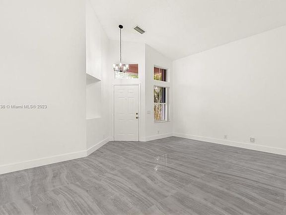 2nd image of 224 E Bayridge Dr