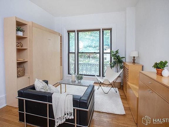 2nd image of 140 W 69th St APT 32C