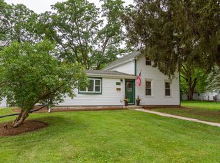 352 E High St, Sycamore, IL 60178