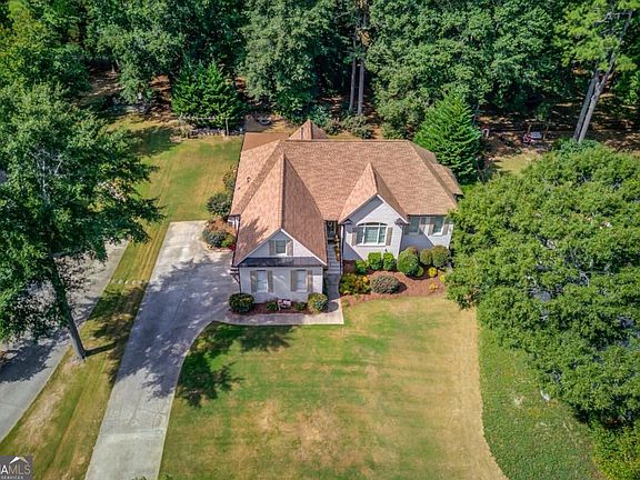 2nd image of 941 Providence Ln